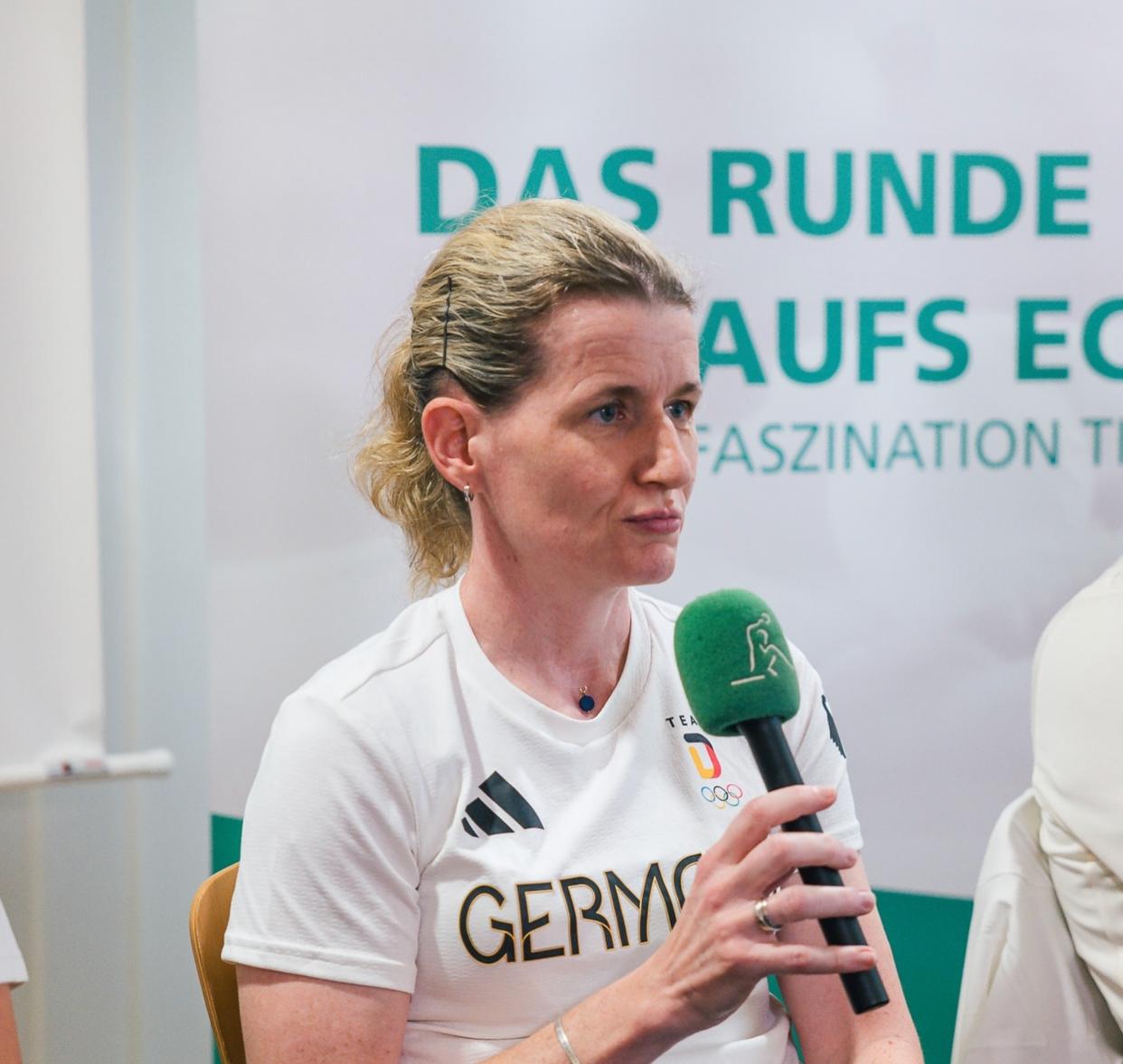 赛地聚焦——德甲转会期热度飙升，圣安东尼奥马刺造点机会，质疑声仍在，年轻球员得到机会的简单介绍-开云体育入口