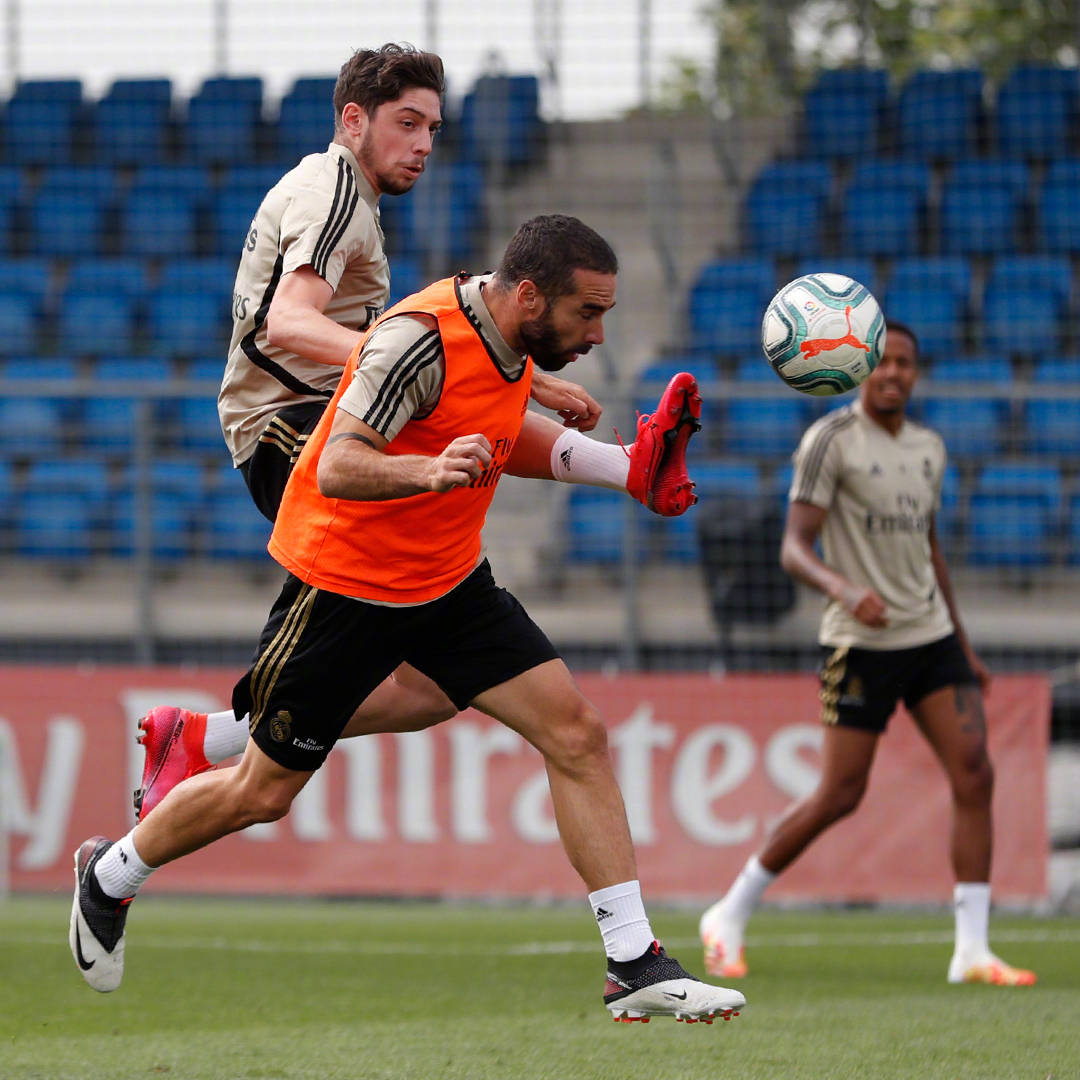 包含今晚皇家马德里备战NBA总决赛夏洛特黄蜂更衣室发声备战德甲，网友：埃因霍温窗口期远射贴柱的词条-开云全站